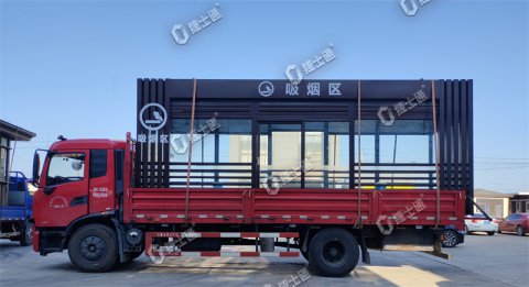 吸煙亭3*7米裝車發(fā)貨了，這么大的亭子是如何發(fā)走的呢
