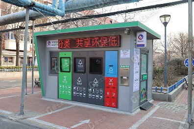 捷士通生產(chǎn)的本批次垃圾分類房采用了4個(gè)頭口的設(shè)計(jì)，配備了電子屏和積分系